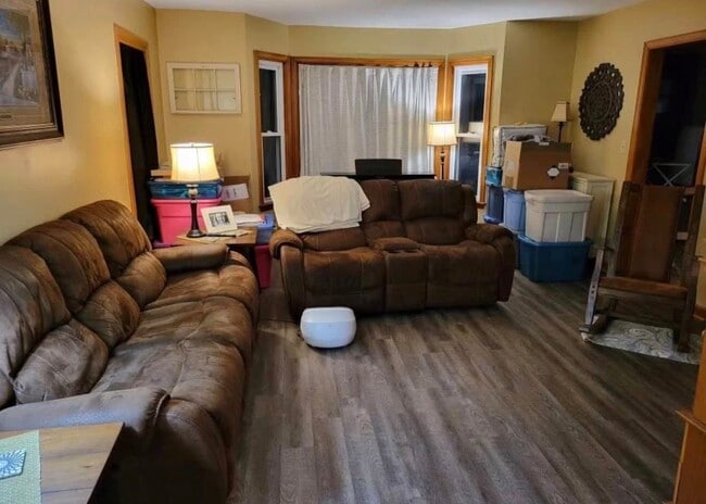 210 4th Ave S