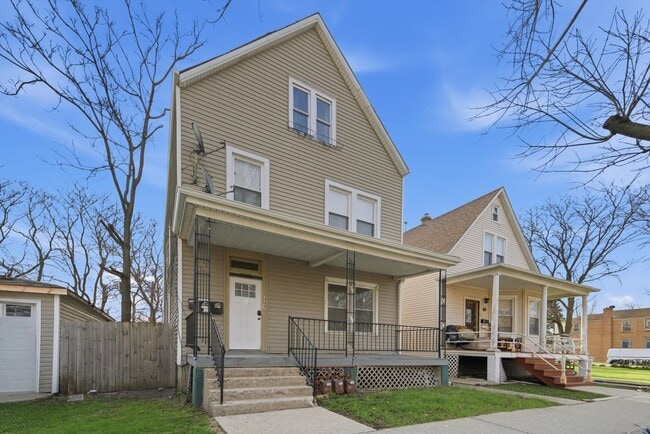 Photo - 3311 N Kostner Ave