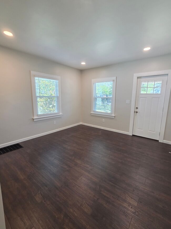 2929 Endicott Ave Unit Front House