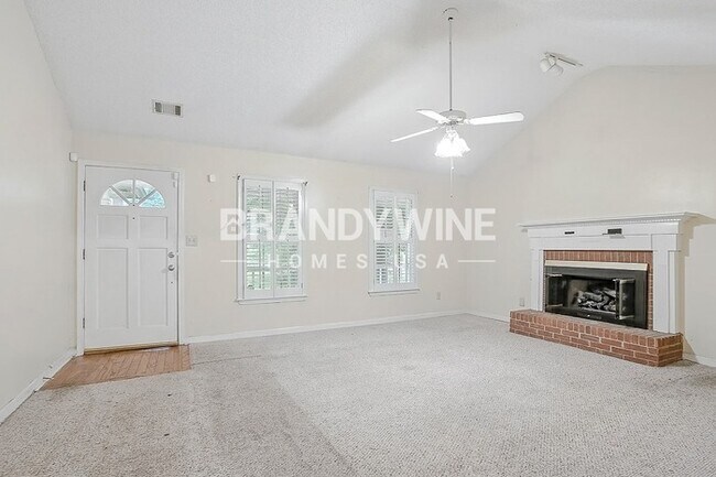 Photo - 205 Oak Shores Dr