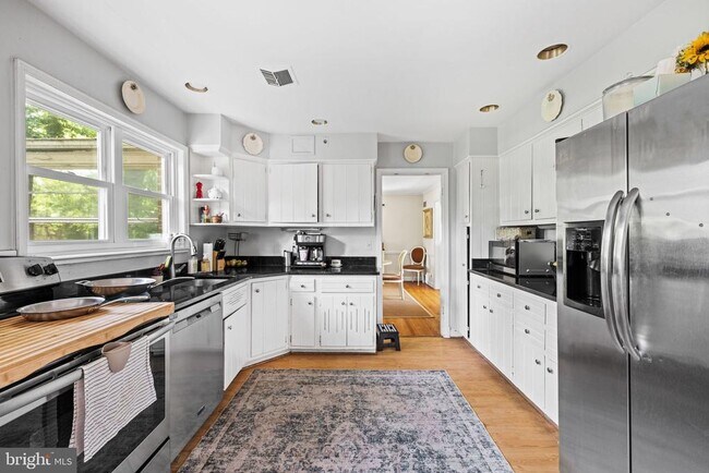 Photo - 641 Oakland Terrace