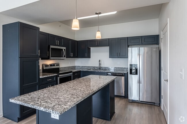 1BR, 1BA - 781-840SF