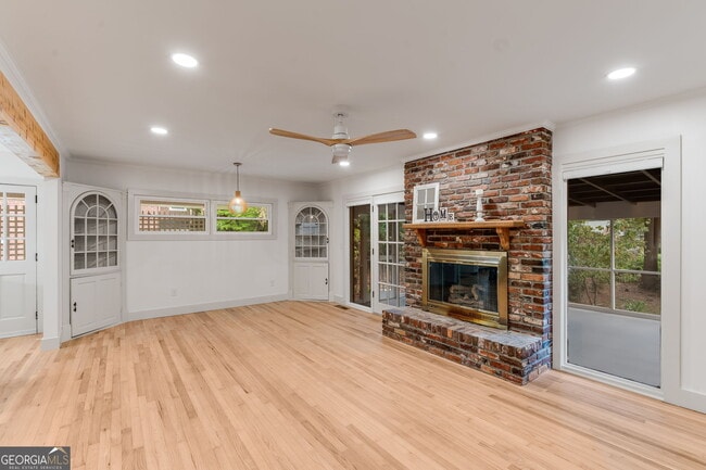 Photo - 493 Sybil Ln SE