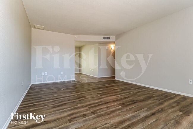 4720 W Larkspur Dr