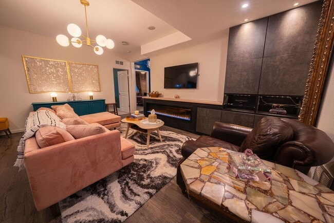 Photo - Luxury Furnished Basement Unit 2 Bed 1 Bath with Utilities Included!