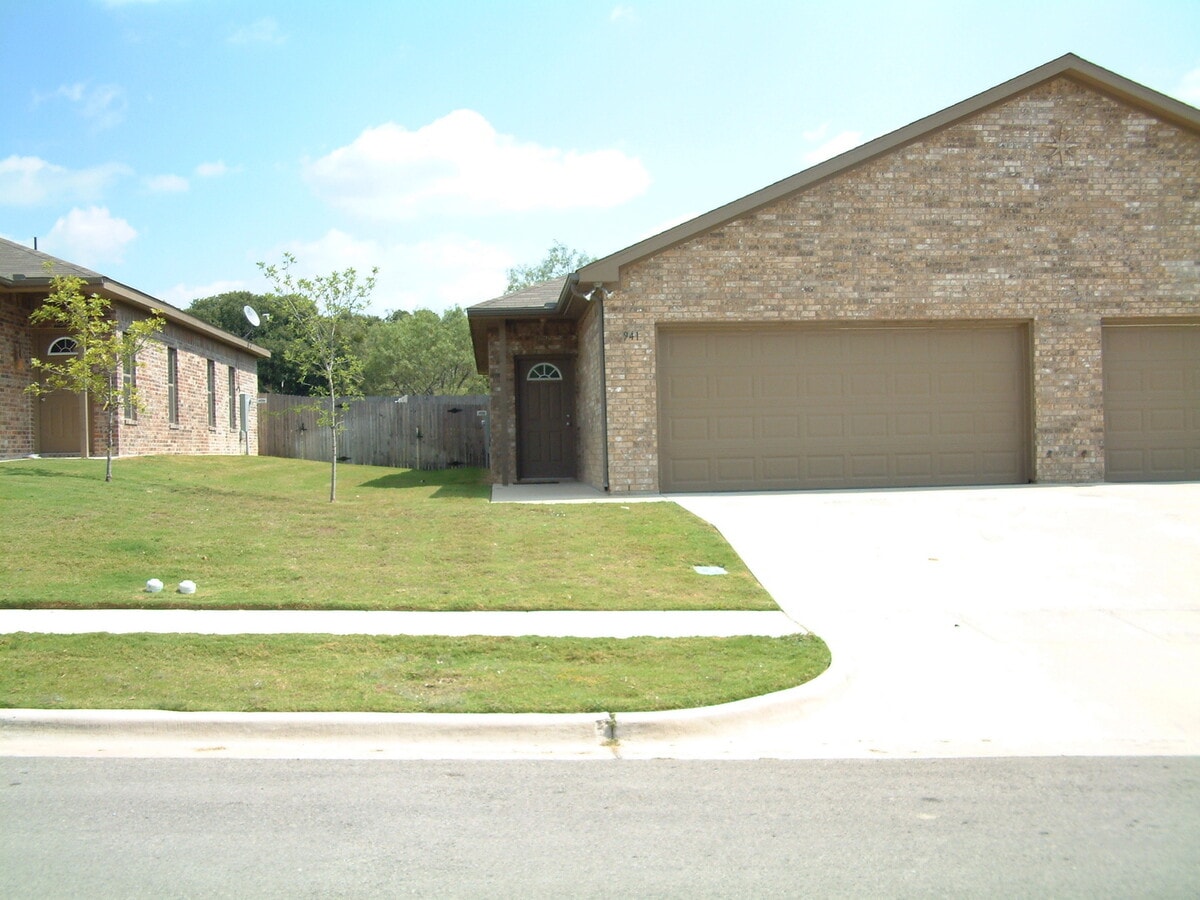 SYLVIA941-43 - SYLVIA941-43 Apartment Unit 941