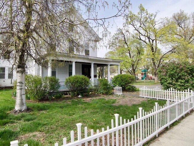 145 Pleasant St Unidad 2