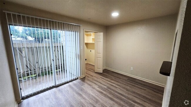 Building Photo - 8100 Creekbend Dr Unit 133 Rental