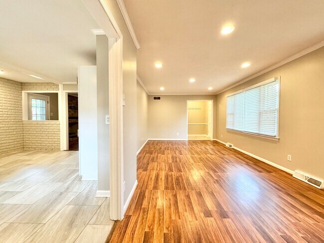 Photo - 5303 Ainsworth Dr