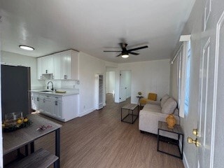Building Photo - 211 1/2 W 88th Pl Unit 211.5