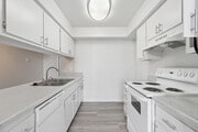 1BR, 1BA - 797SF - Kitchen