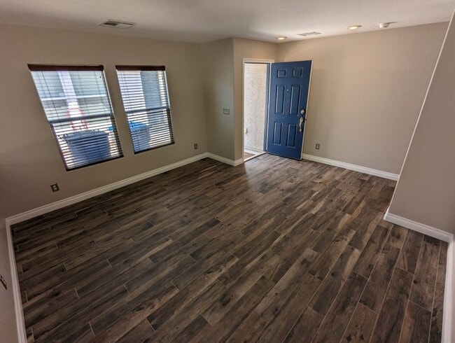 Photo - 4917 Hostetler Ave