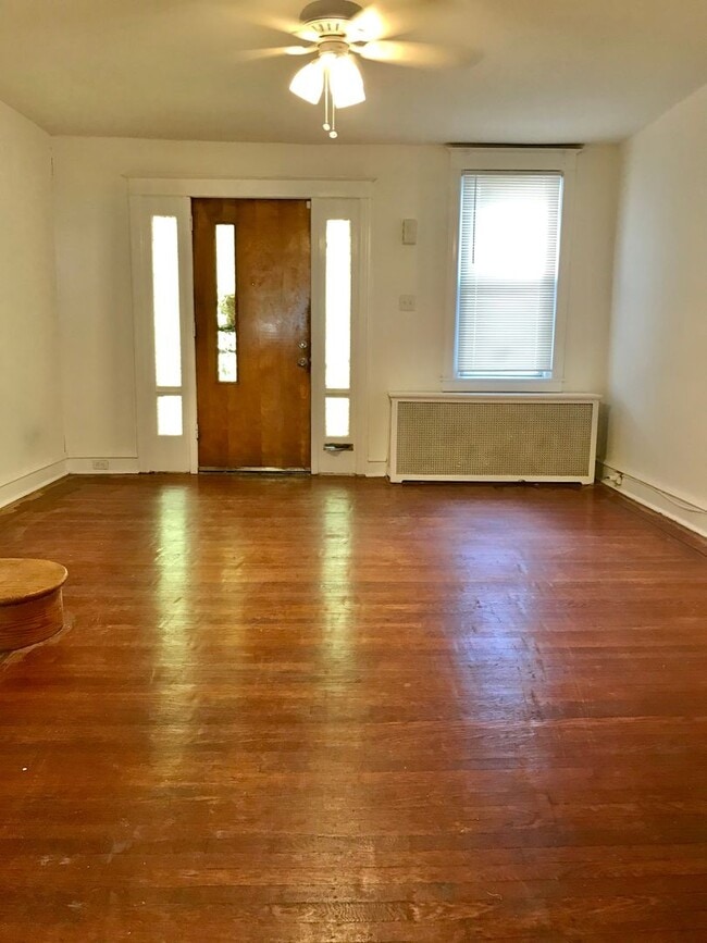 Photo - Gorgeous 3-Bedroom Townhome in Lawncrest! Available NOW!