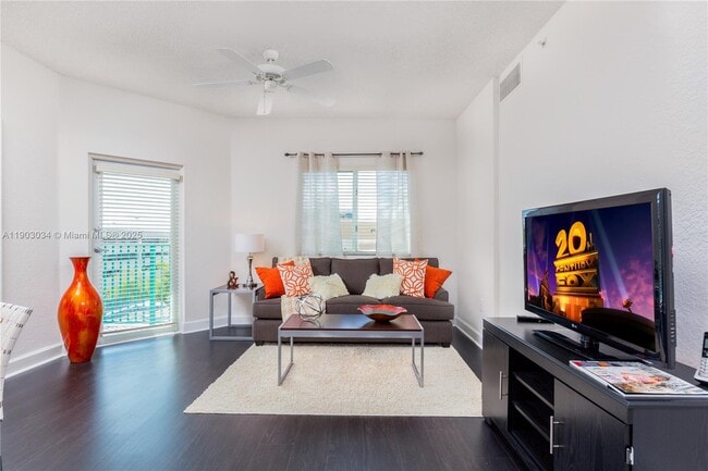 Photo - 6001 SW 70th St Unidad 610