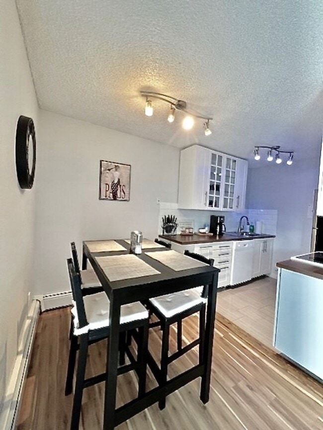 Photo - Furnished Cozy 1 Bedroom / 1 Bath Condo - ... Unit #6