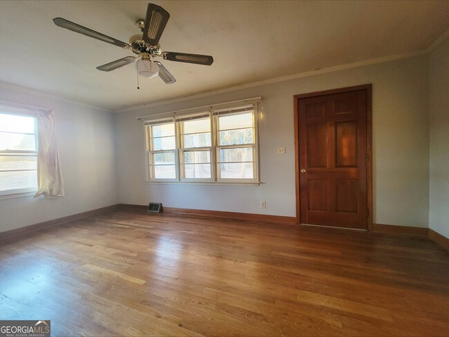 Photo - 493 Bee Maxey Rd