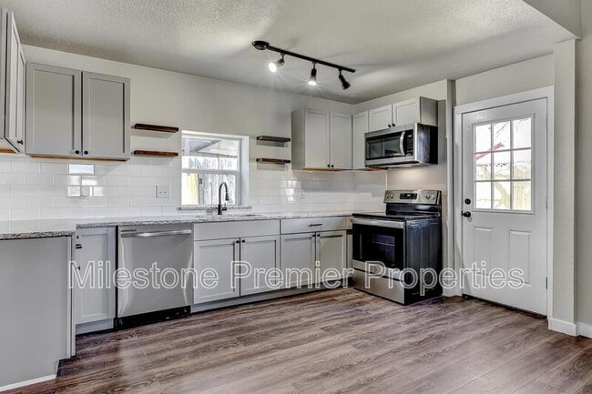 Photo - 619 E Sears St