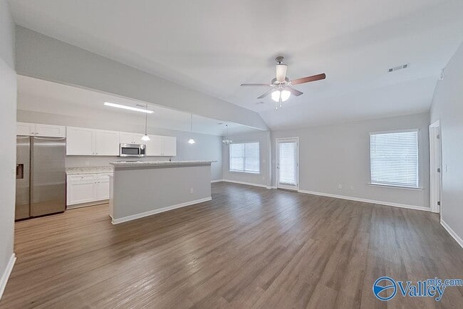 59 Hideaway Ln
