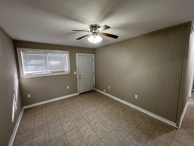 5863 Denova St