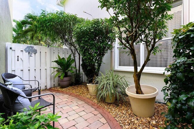 Photo - 4156 Meade Way