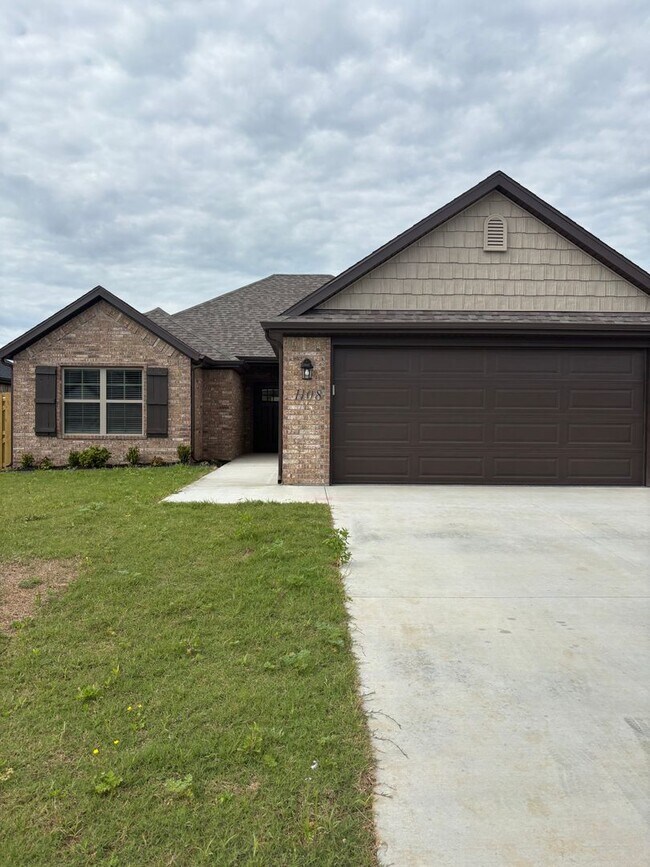 Building Photo - BEAUTIFUL HOME IN GREAT LOCATION!