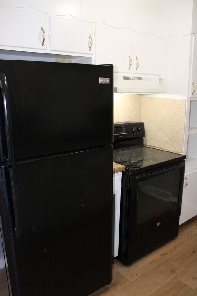 Photo - Spacious 3 bedrooms and 2 bath with vanity...