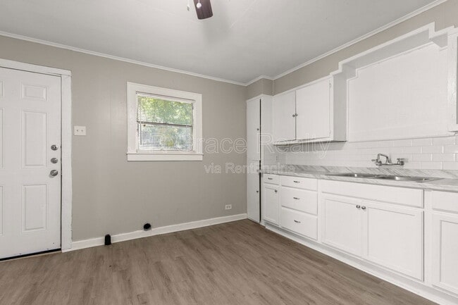 Photo - 1801 Reuter Ave