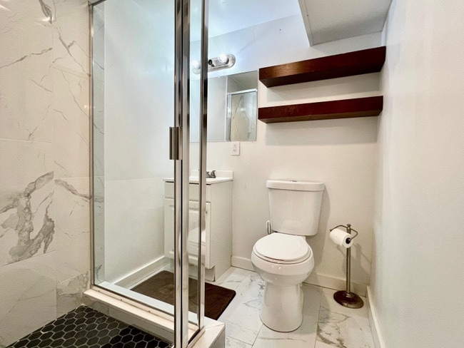 Photo - 5615 Southampton Rd