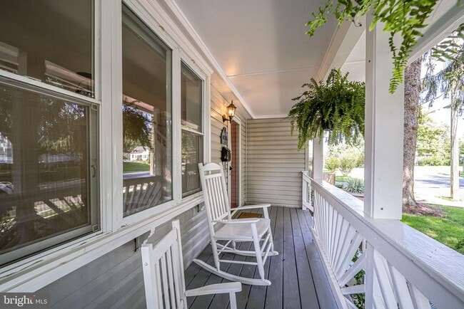 Photo - 4038 Maple St