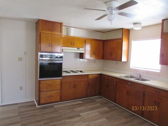 921 S Platinum Ave