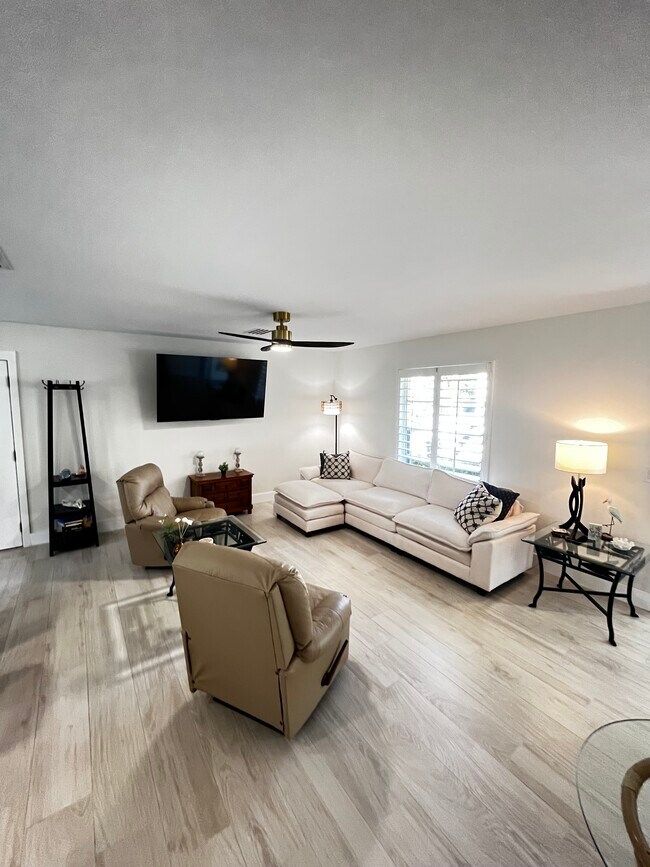 Photo - 27251 Patrick St