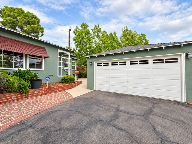 2665 Mayfield Ave