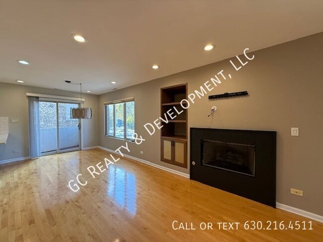 Photo - 220 Des Plaines Ave