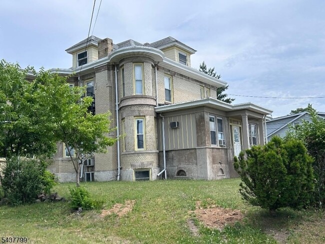 Building Photo - 156 Brown Ave