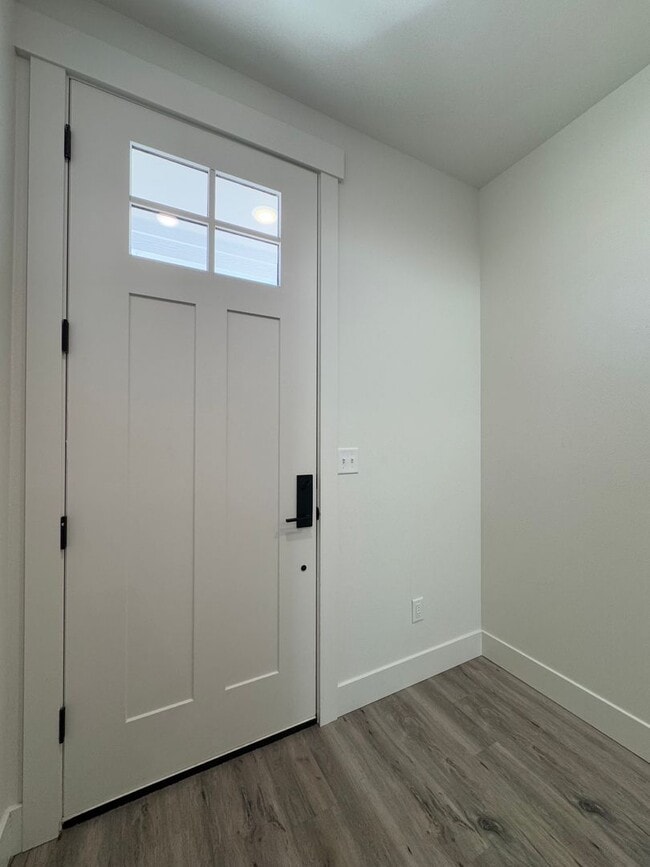 Photo - Peaceful Living Just Minutes from Town