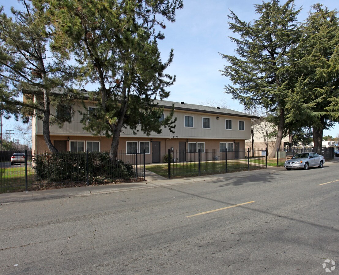 Photo - 2970 Portsmouth Dr