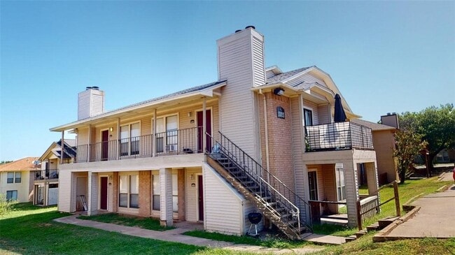 Photo - 1005 Spring Loop Apartment Unit D
