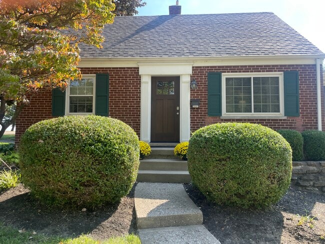 Encantador Cape Cod - 2641 Vanderen Dr