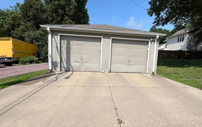 Photo - 2 Bed/1 Bath Apartment Overlooking McKennan Park!