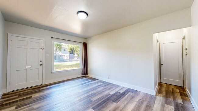Photo - 560 McConnell Ave Unit #B