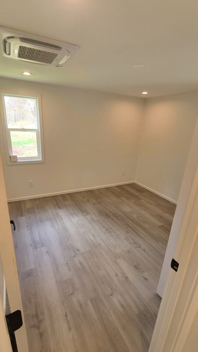 Photo - 13716 Kelly Rd NE