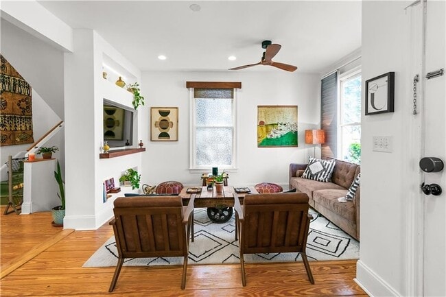 Photo - 565 Harold Ave NE