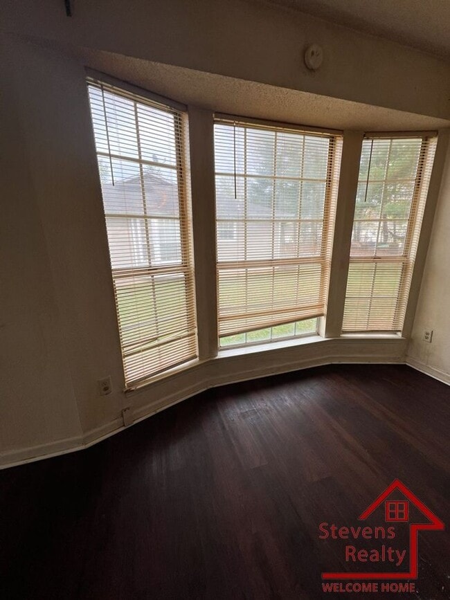 Photo - 459 Oriole Dr