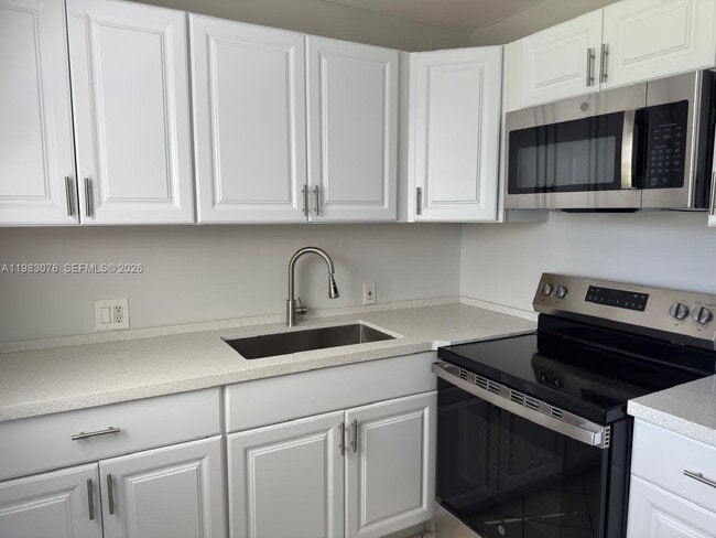 Building Photo - 257 Fanshaw G Unit 257