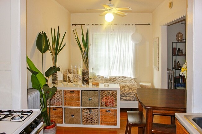 Building Photo - 626 W Arlington Pl Unit 634.5-36