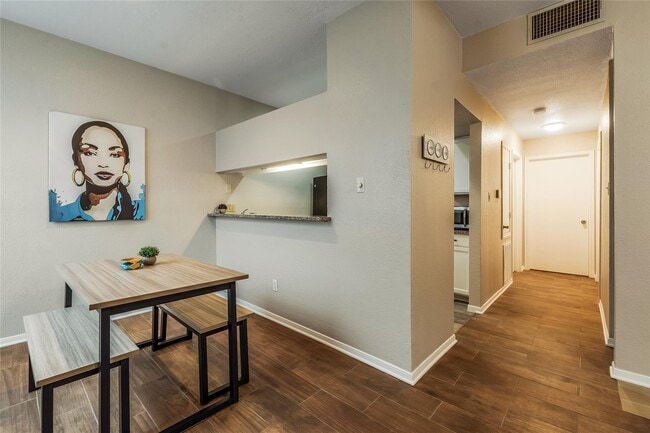 Photo - 8055 Cambridge St