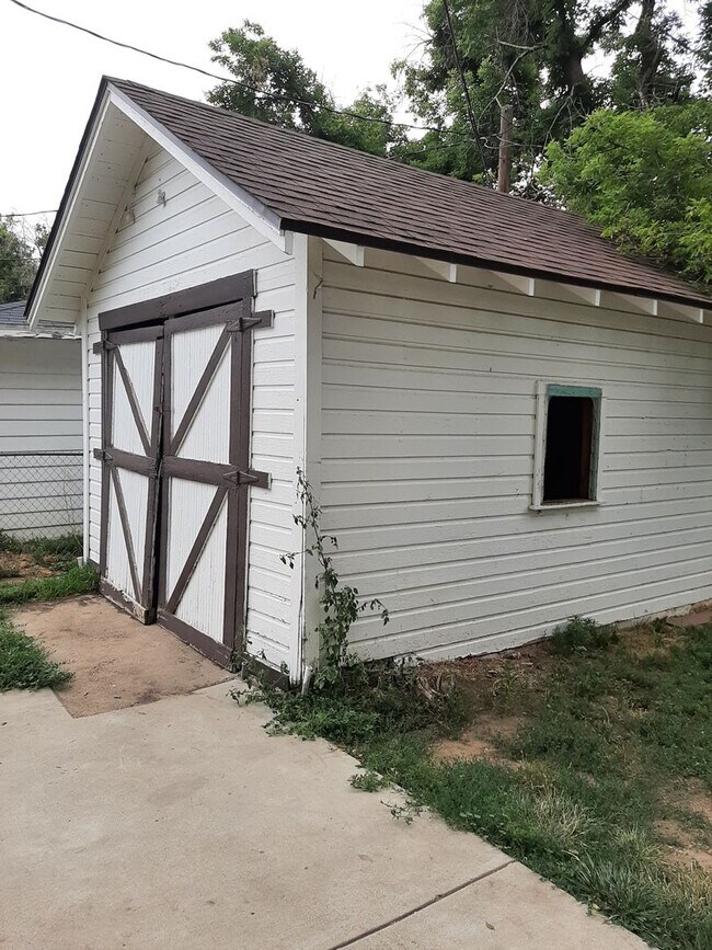 Photo - (2006 7th Avenue)