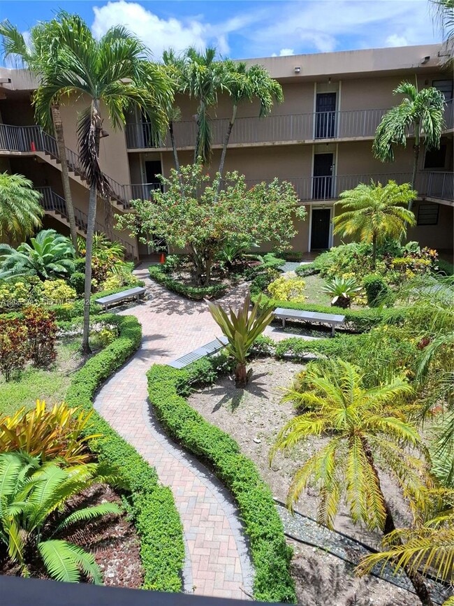 Building Photo - 10425 SW 112th Ave Unit 207