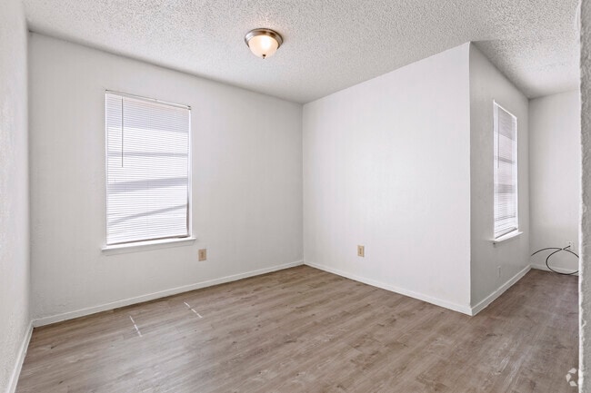 2 habitaciones, 1 baño - 865 pies cuadrados - Comedor - The Sullivan