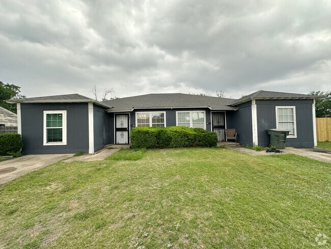 Building Photo - 910-912 Stetson Unit 910 Stetson Rental